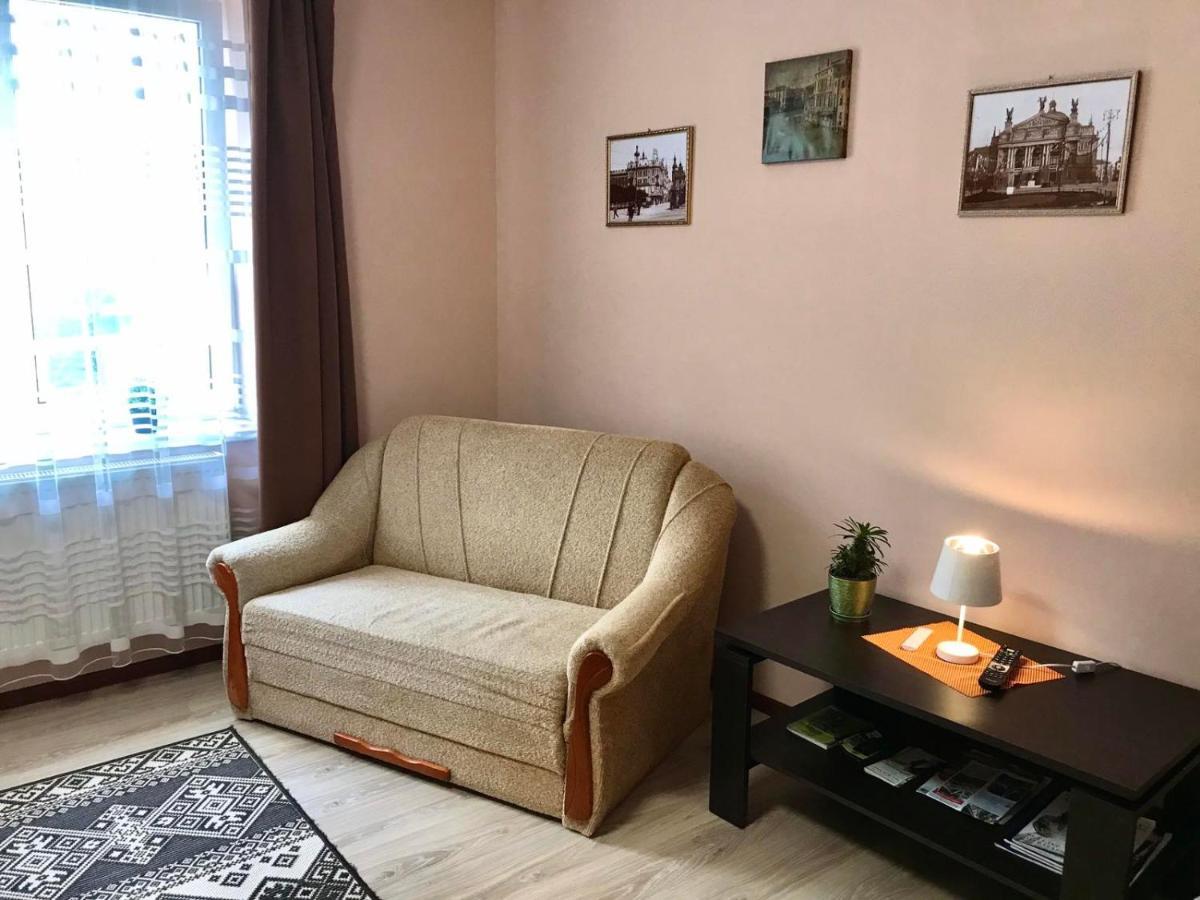 Apartment Near The Forum Mall Лвив Екстериор снимка