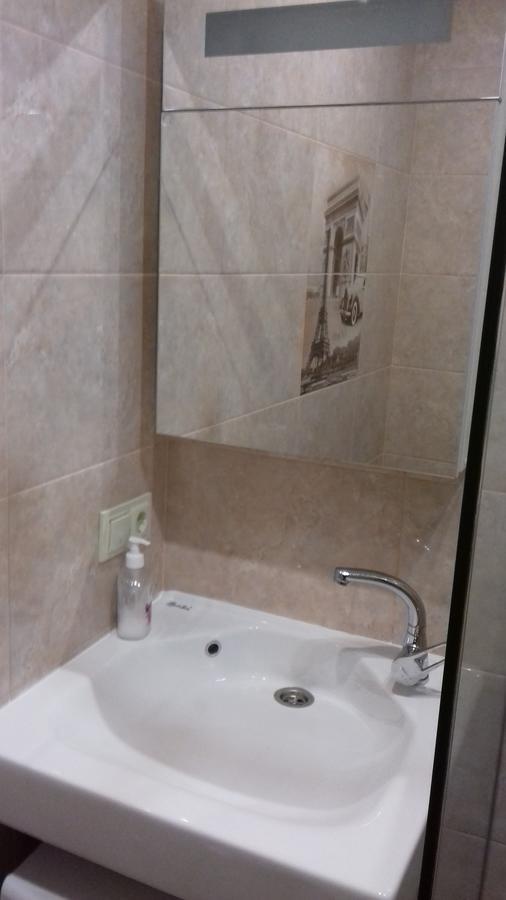 Apartment Near The Forum Mall Лвив Екстериор снимка