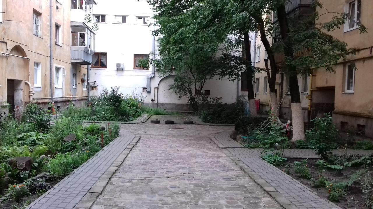 Apartment Near The Forum Mall Лвив Екстериор снимка
