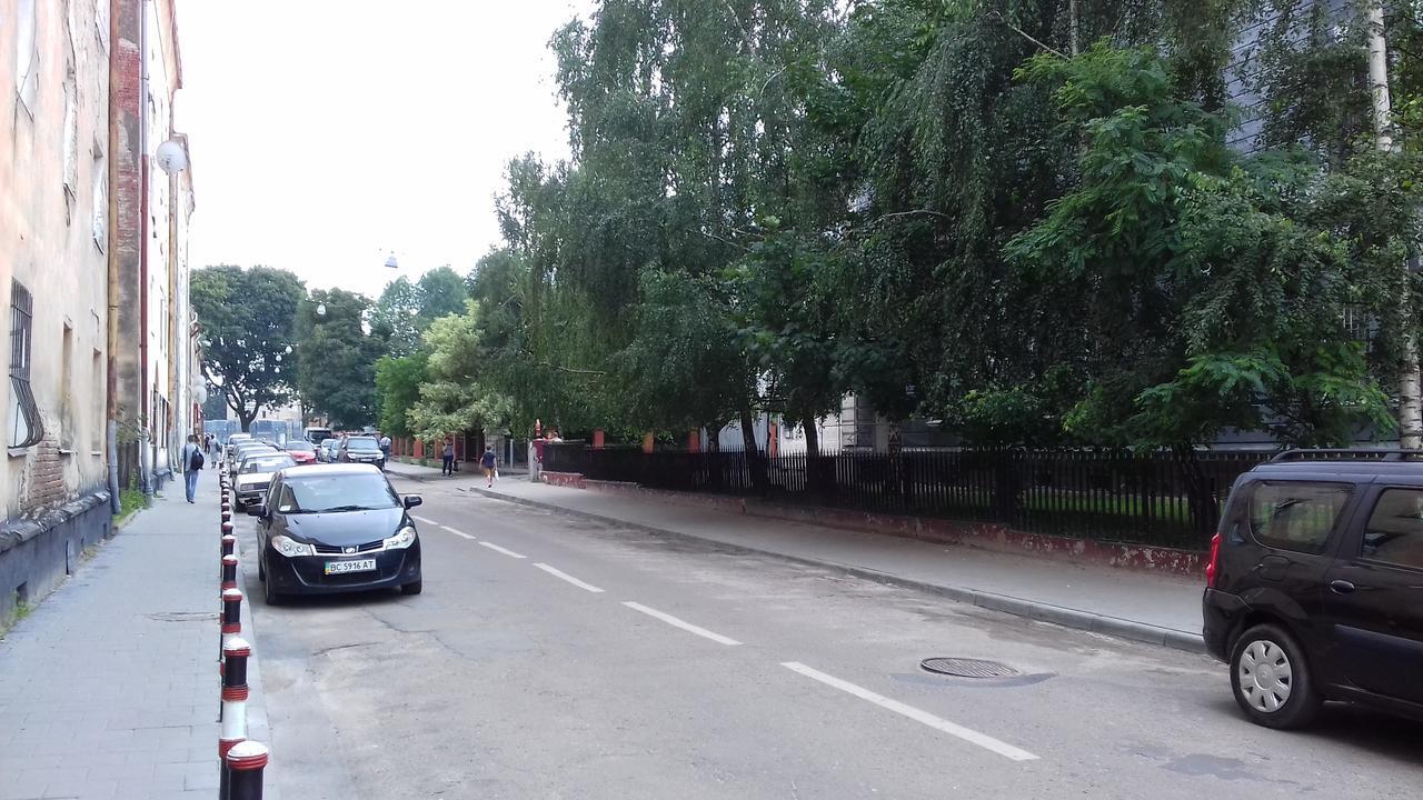 Apartment Near The Forum Mall Лвив Екстериор снимка