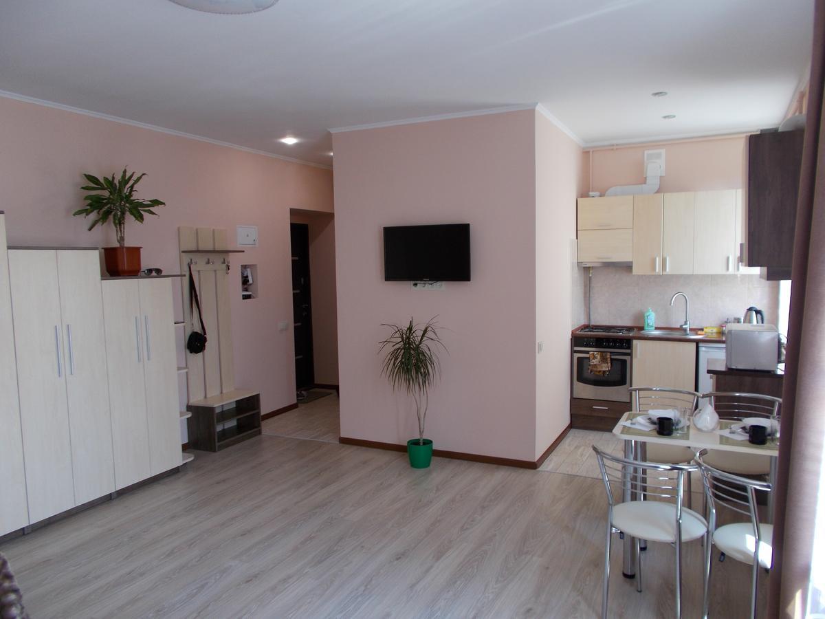 Apartment Near The Forum Mall Лвив Екстериор снимка