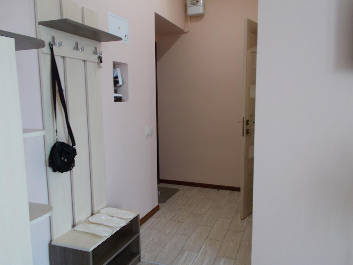 Apartment Near The Forum Mall Лвив Екстериор снимка