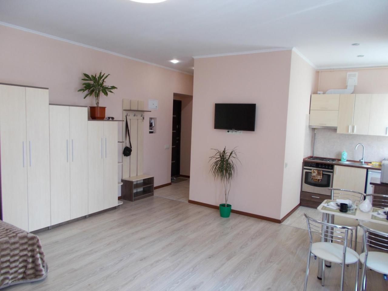 Apartment Near The Forum Mall Лвив Екстериор снимка