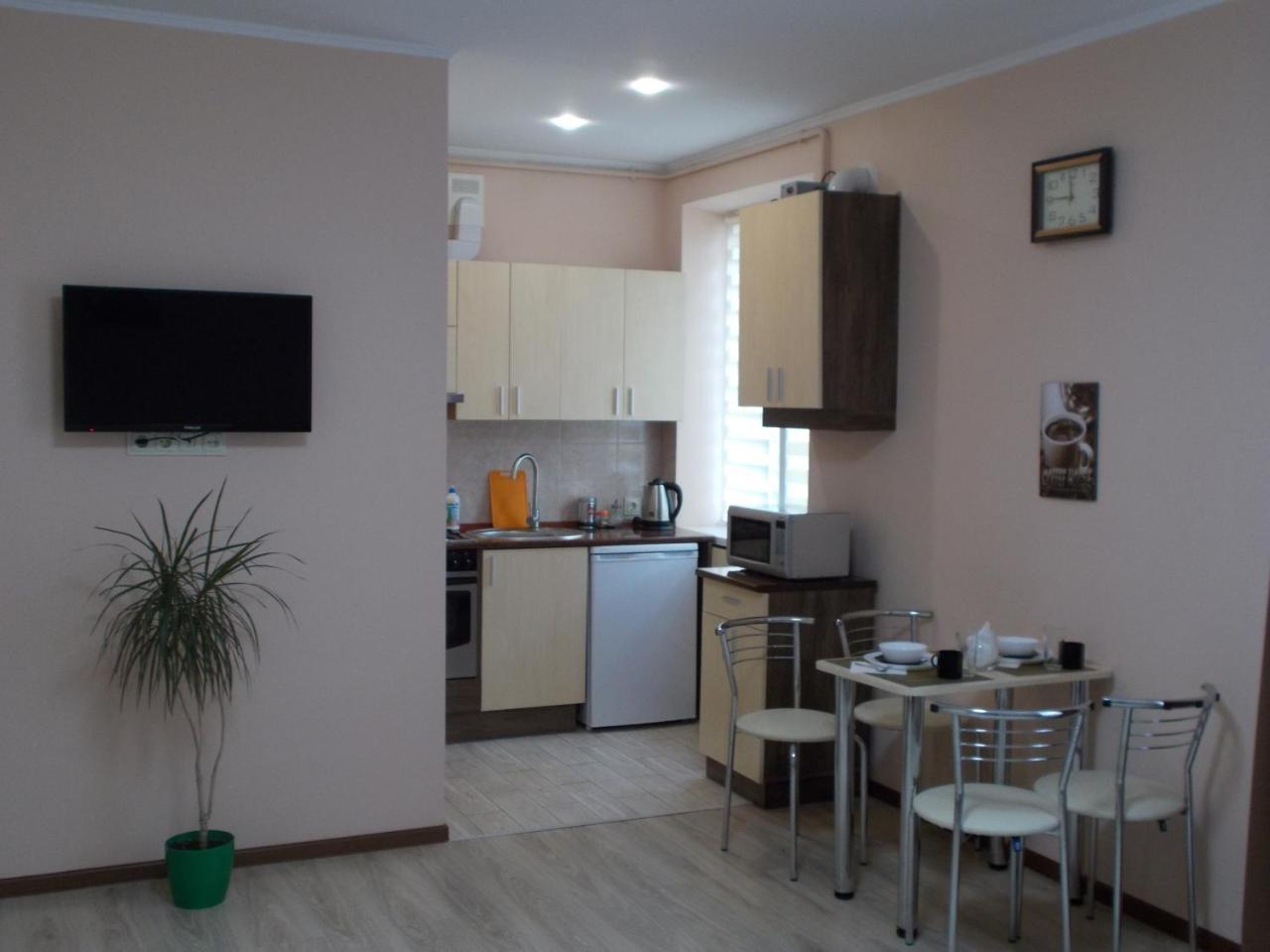 Apartment Near The Forum Mall Лвив Екстериор снимка