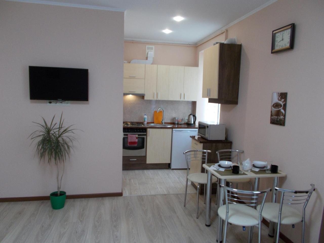 Apartment Near The Forum Mall Лвив Екстериор снимка