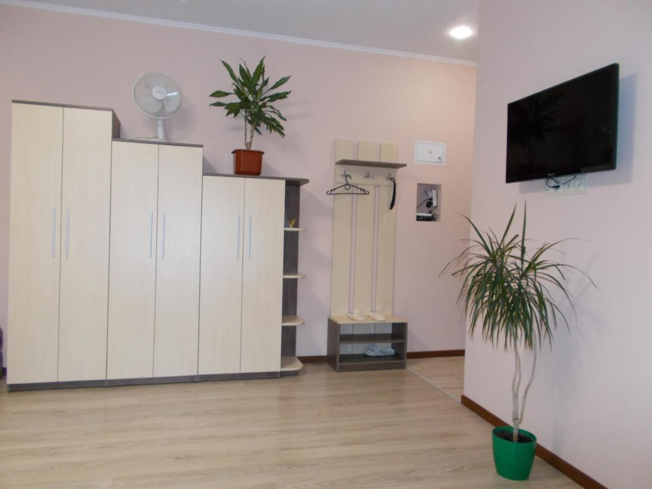 Apartment Near The Forum Mall Лвив Екстериор снимка