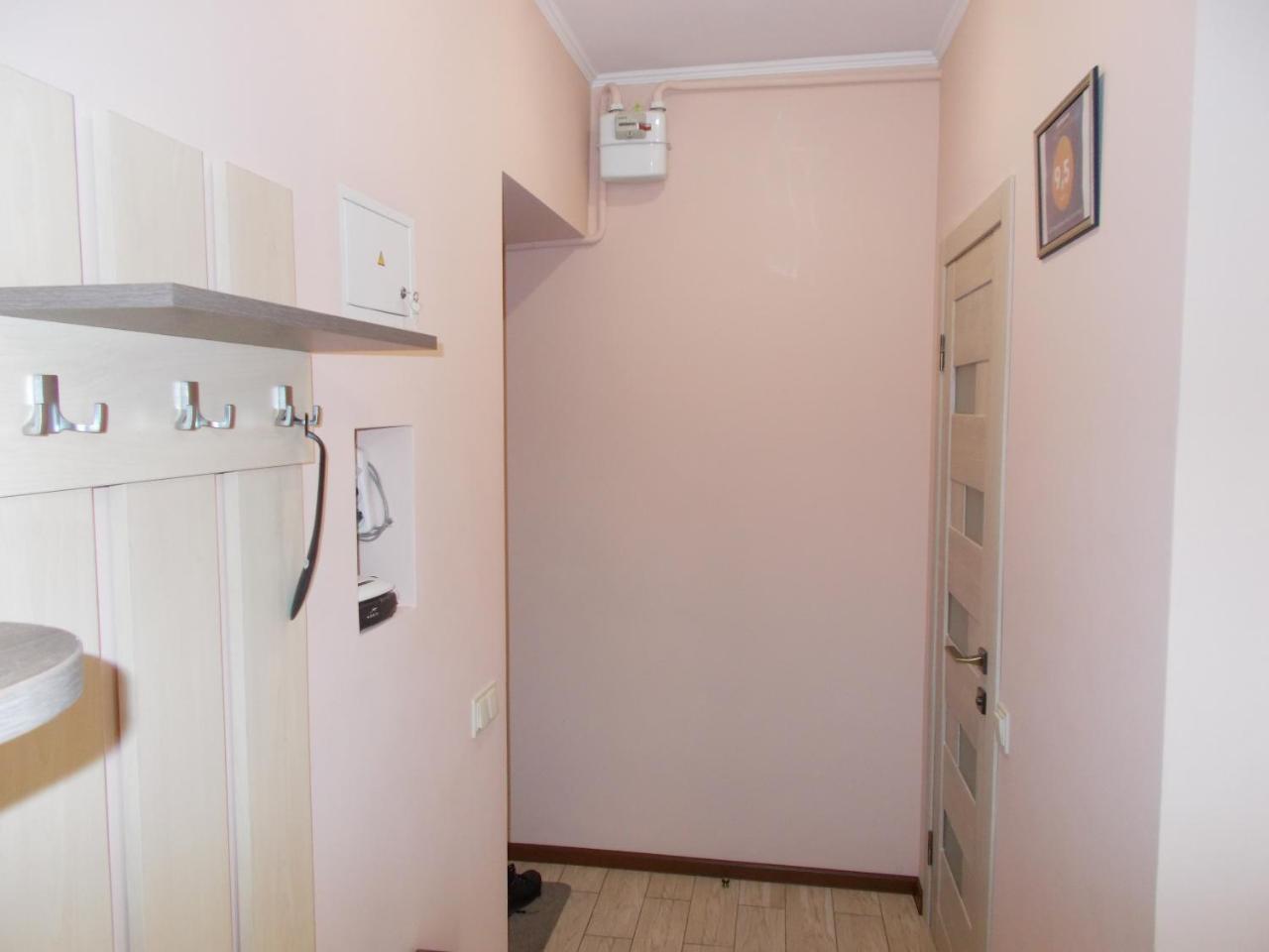 Apartment Near The Forum Mall Лвив Екстериор снимка